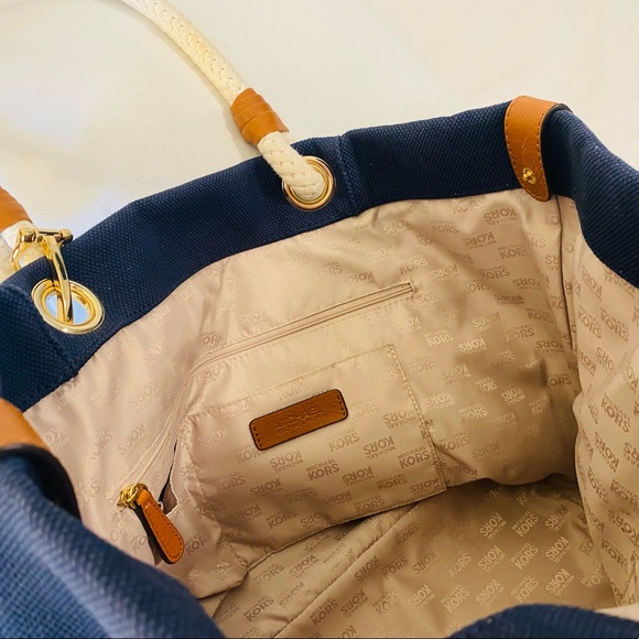 Michael Kors tote. Rope handles, leather trim, gold anchor detail front and back - Picture 3 of 4